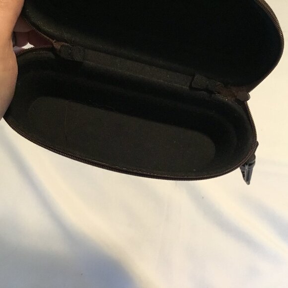 Maui Jim Brown Zippered Sunglasses Case w/ Clip - Picture 6 of 6